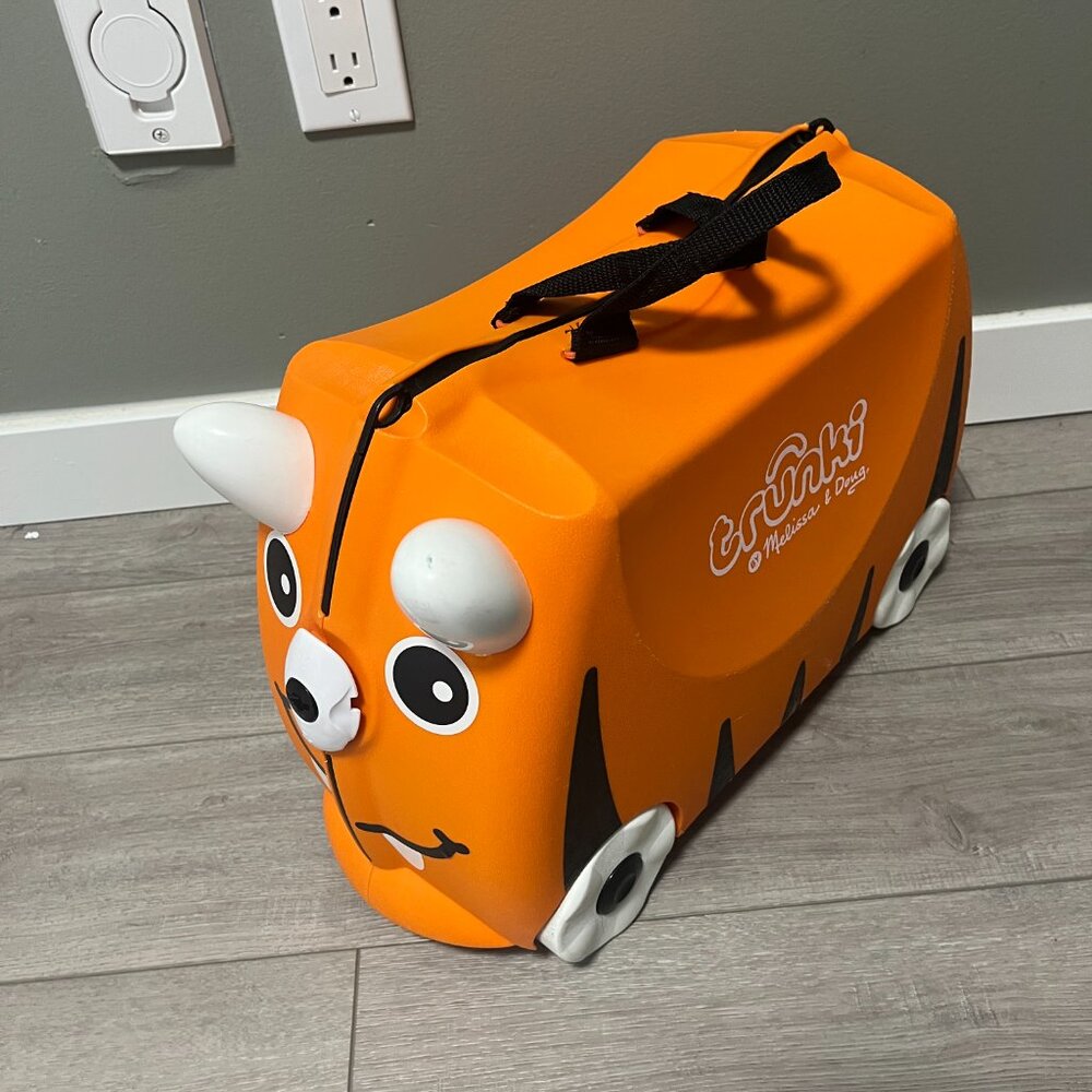 Melissa & Doug Trunki Tiger Kids Ride-On Suitcase Carry-On Luggage - Picture 3 of 12